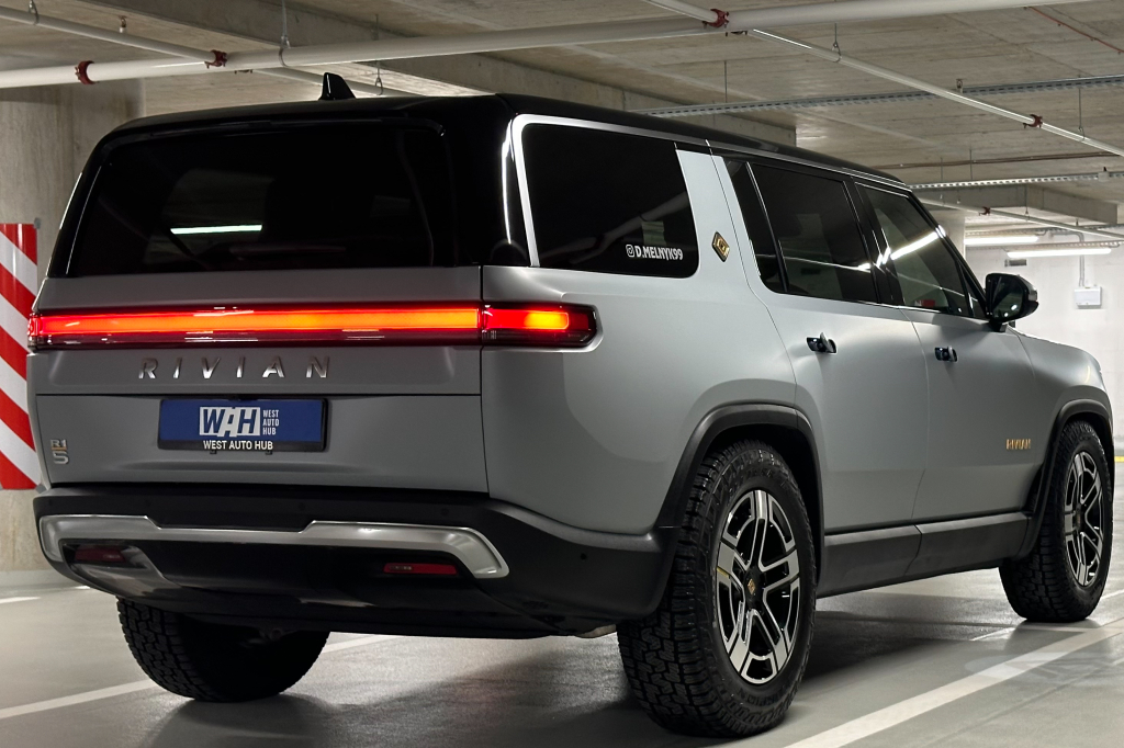 Rivian R1S 2023 photo 9