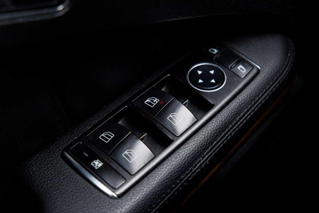 Mercedes-Benz E 200 CDI 2010 photo 27