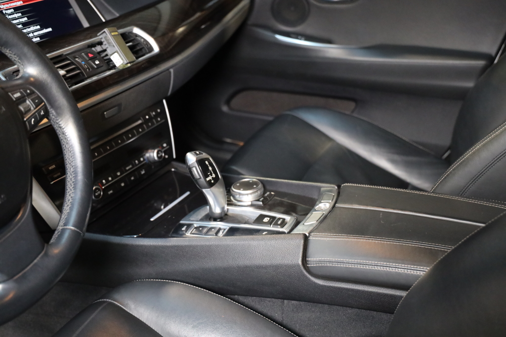 BMW 5 Series GT 2015 фото 18