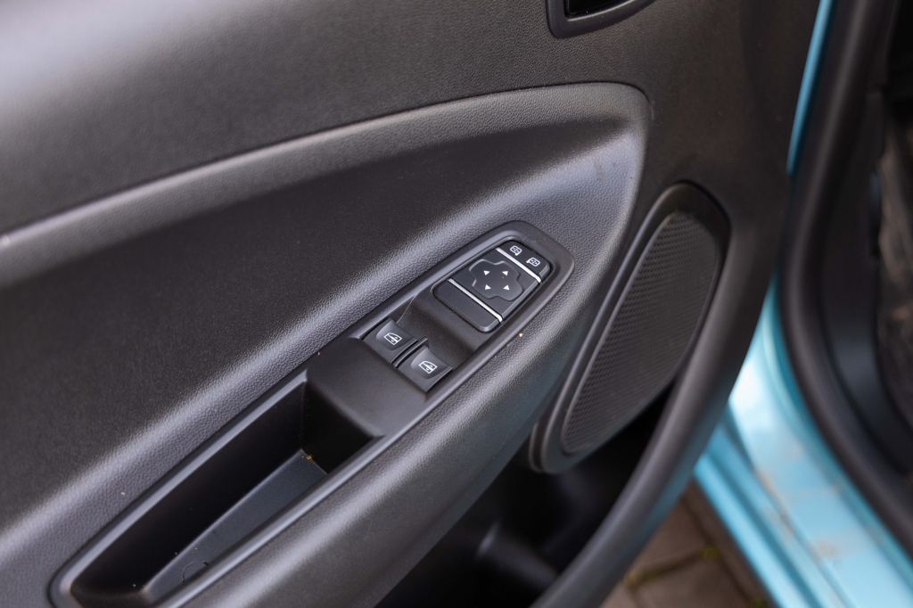 Renault Zoe 2021 фото 10