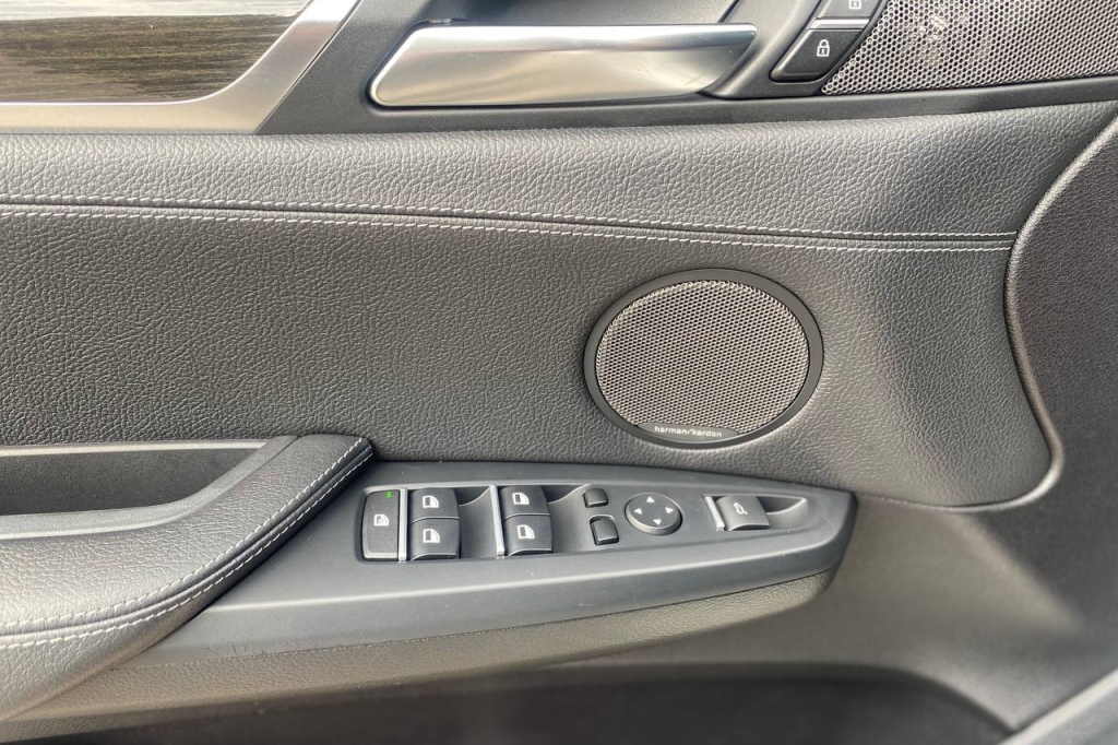 BMW X3 28i AT 2015 фото 9