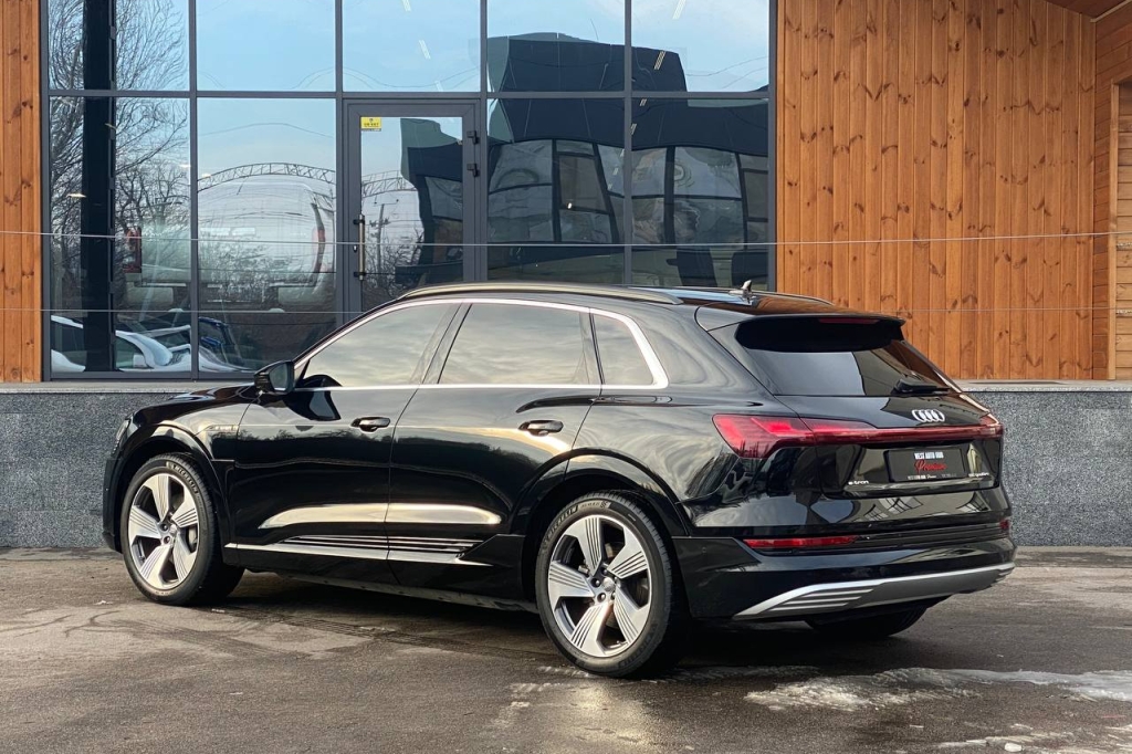 Audi e-tron 2019 фото 3