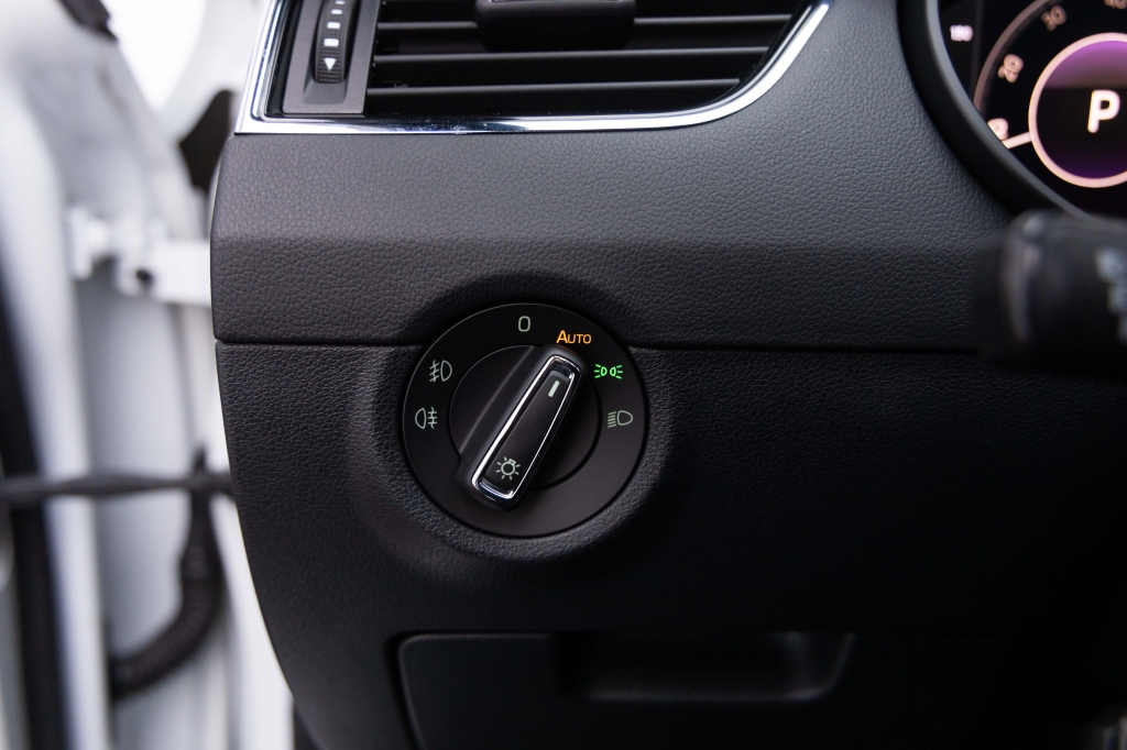 Skoda Octavia Laurin & Klement 2020 photo 23