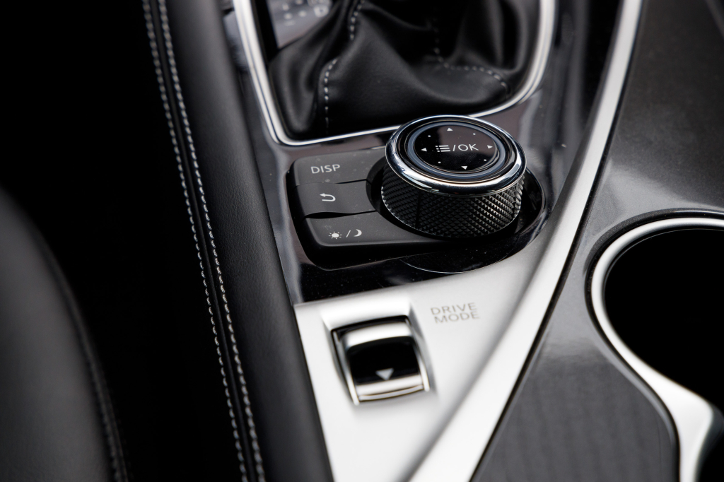 Infiniti Q50 photo 20