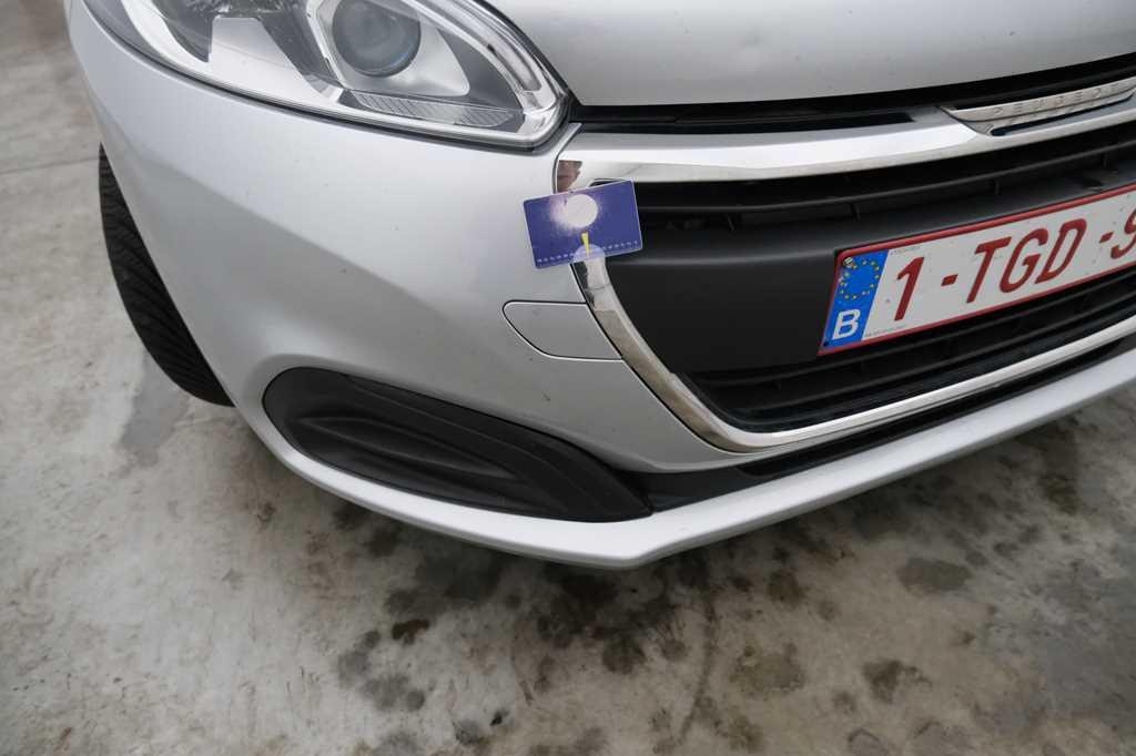 Peugeot 208 2017 фото 26