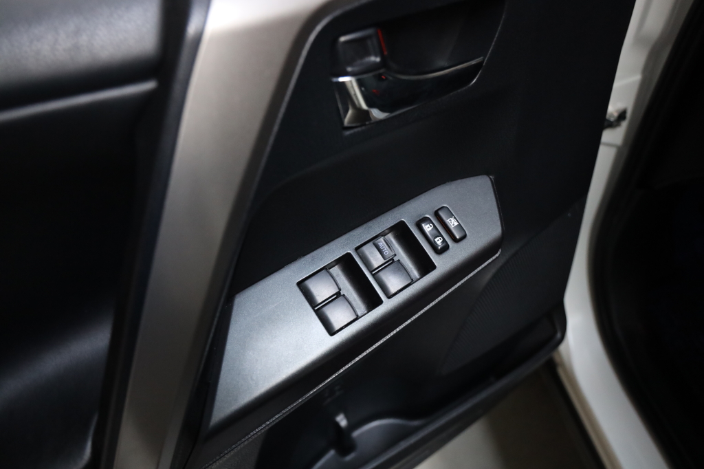 Toyota RAV4 2017 фото 40