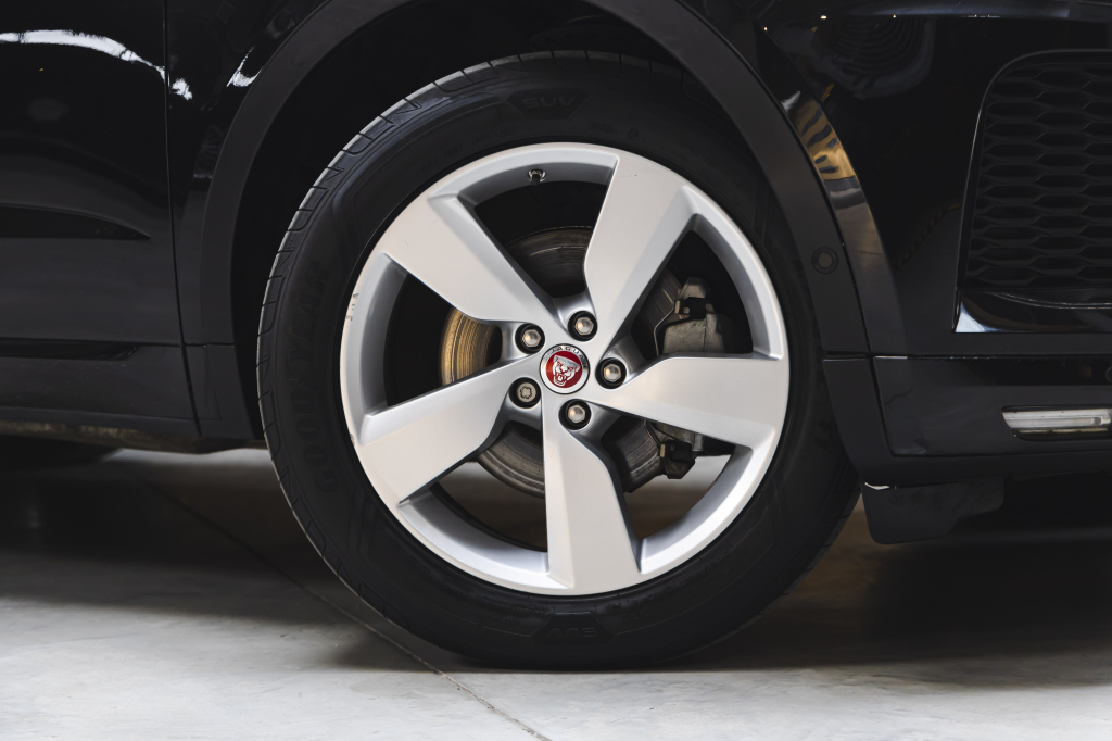 Jaguar E-Pace 2018 фото 7