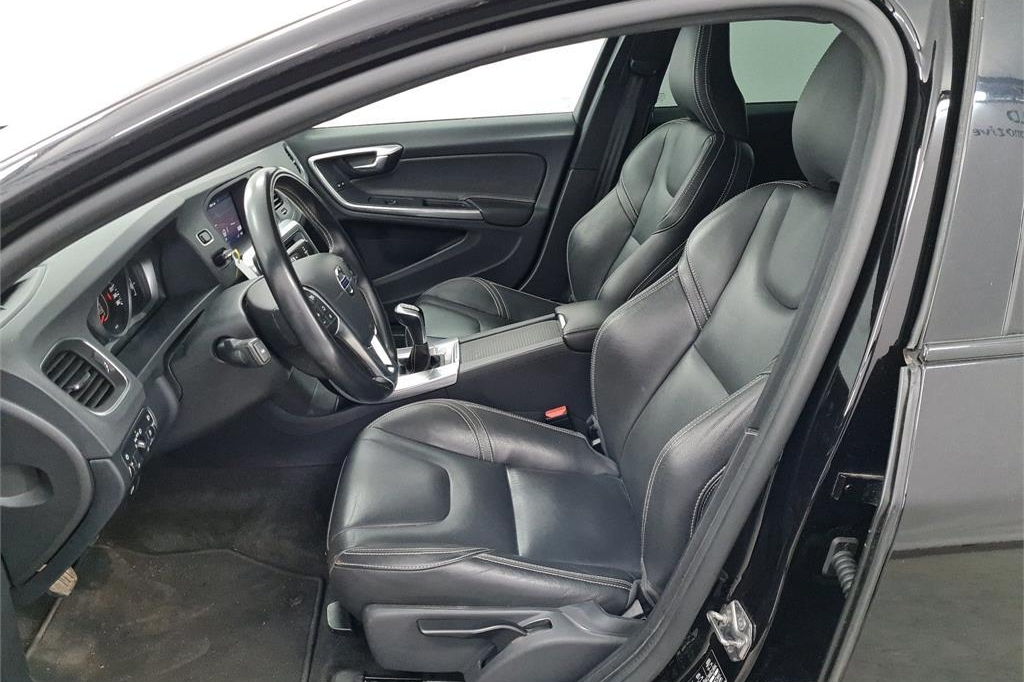 Volvo V60 2017 фото 2