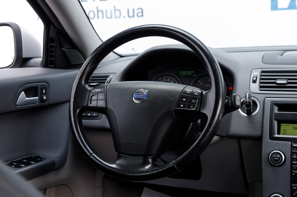 Volvo V50 2009 фото 19