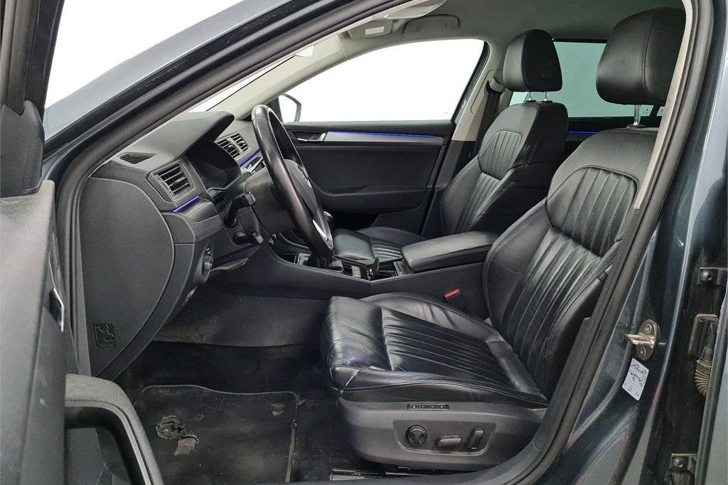 Skoda Superb Combi 2017 photo 7