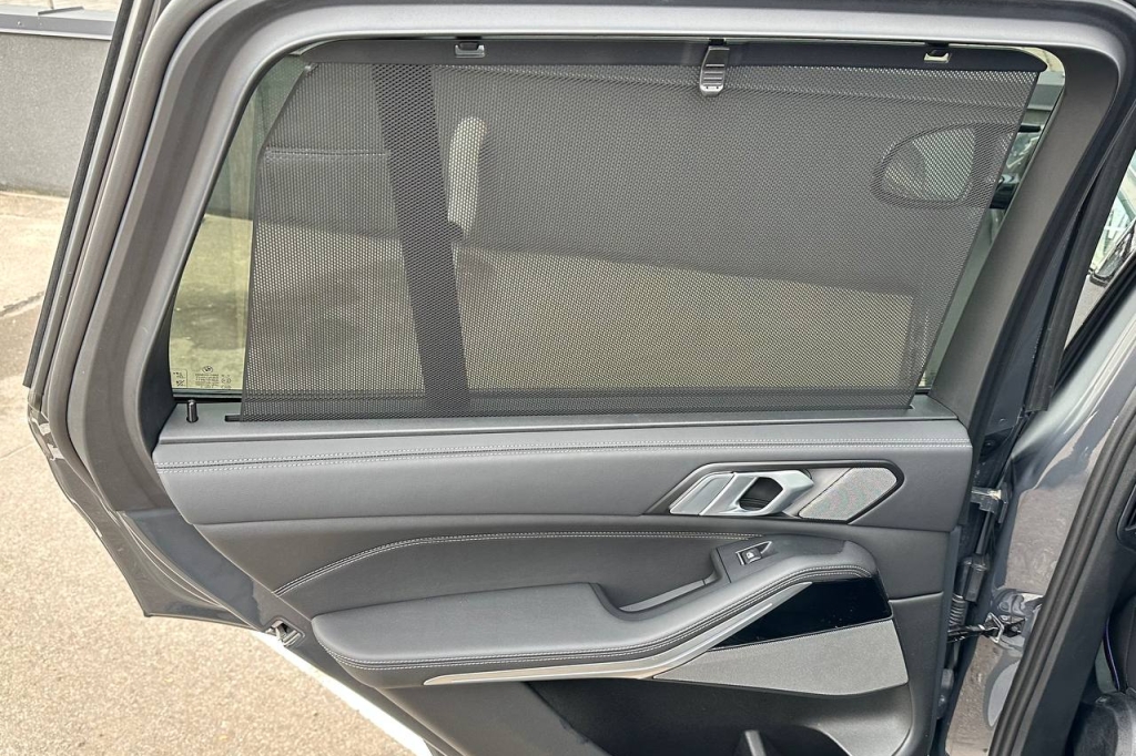 BMW X5 M60i 2024 photo 16