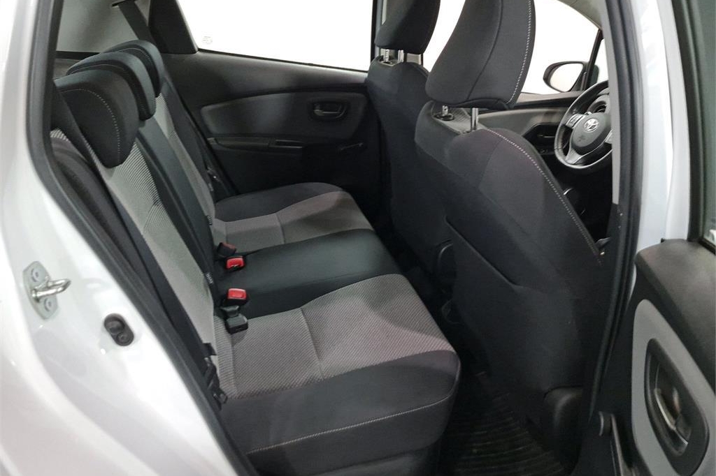 Toyota Yaris 2016 фото 6