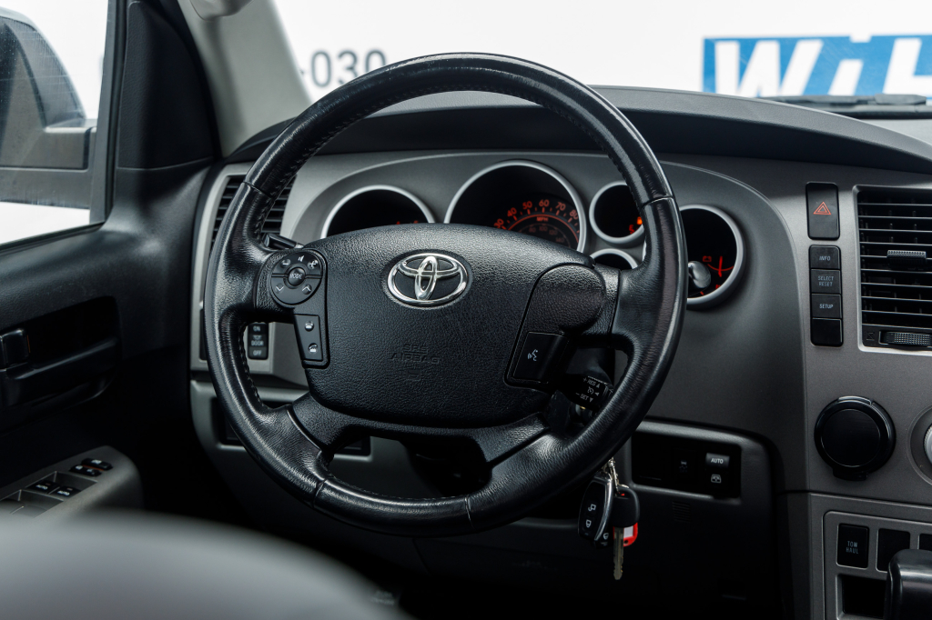 Toyota Sequoia SR5 2012 photo 32