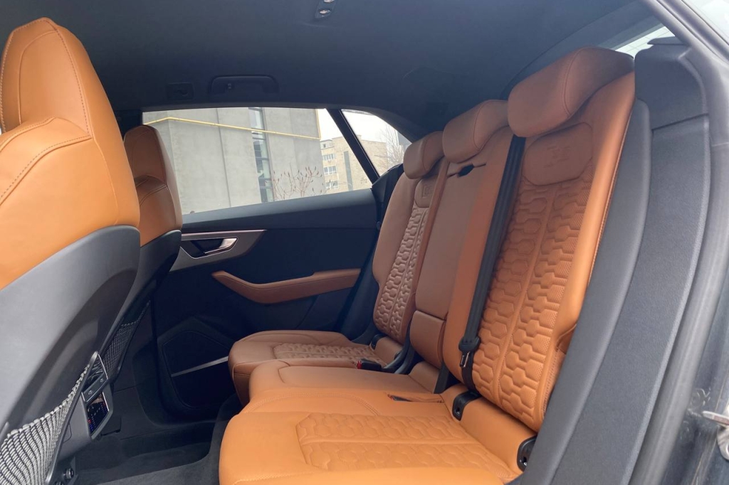 Audi RS Q8 2022 фото 12