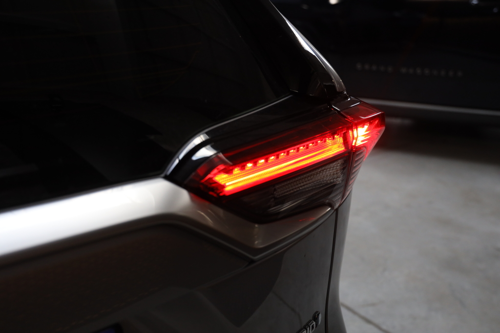 Toyota RAV4 2023 фото 10