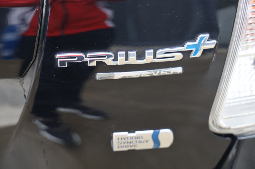 Toyota Prius Prime 2016 фото 13