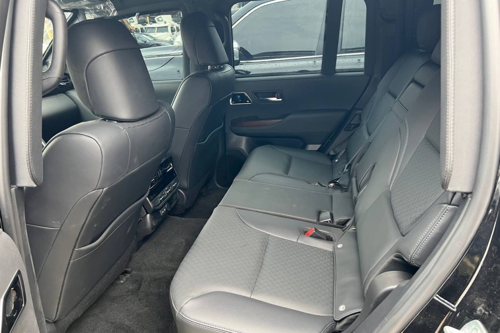 Toyota Land Cruiser 300 GUARD B6 2022 photo 12