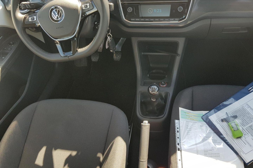 Volkswagen Up 2020 photo 2