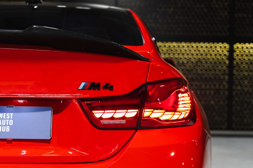 BMW M4 2015 фото 17