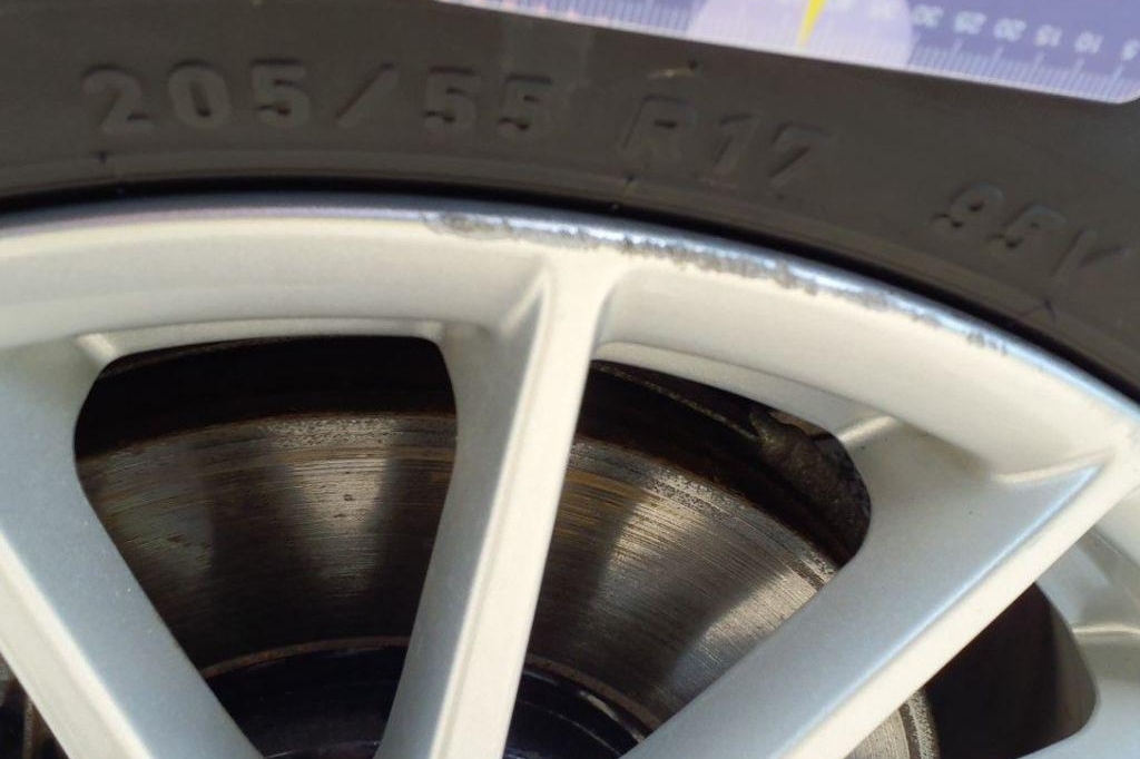 Jaguar XE 2017 photo 11