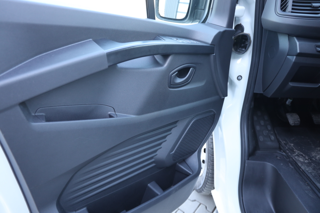 Renault Trafic 2023 фото 15