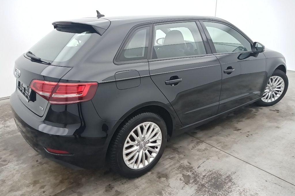 Audi A3 Sportback 2017 фото 5