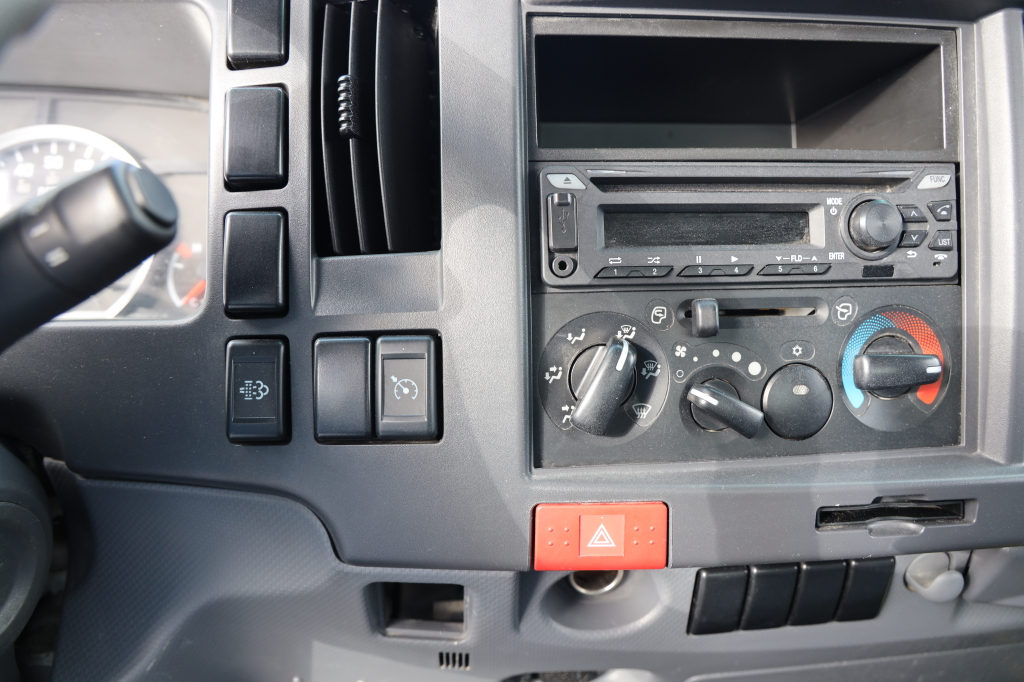 Isuzu NPR 2019 фото 1