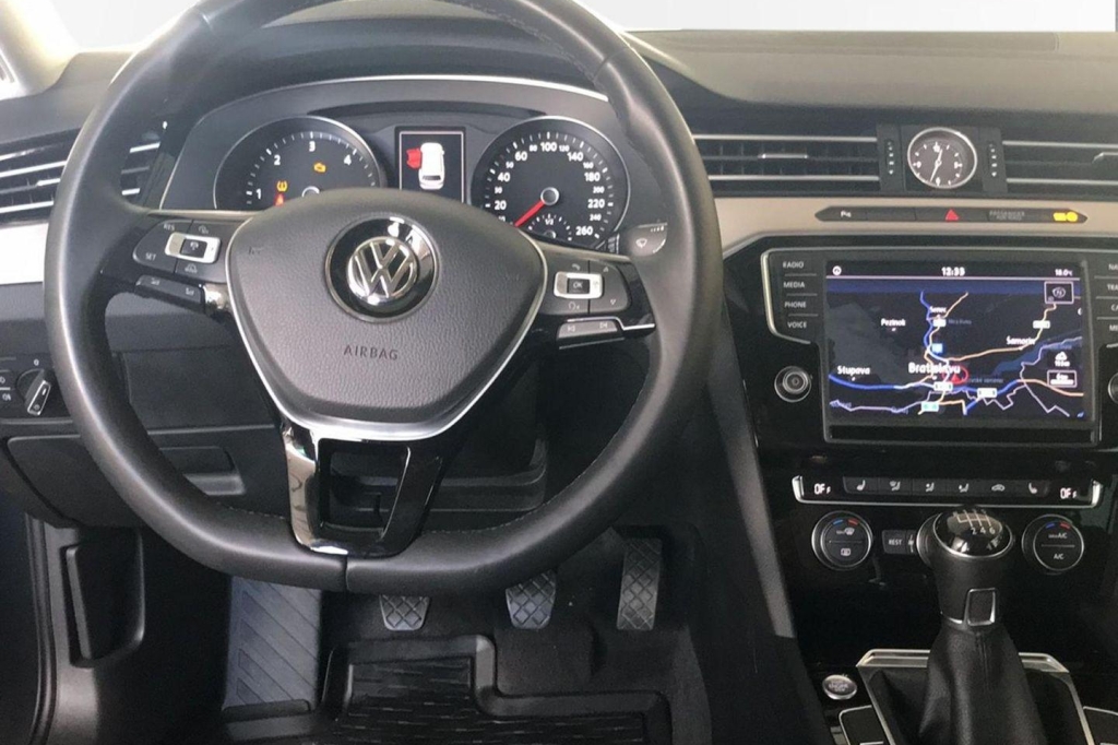 Volkswagen Passat Variant 2017 фото 3