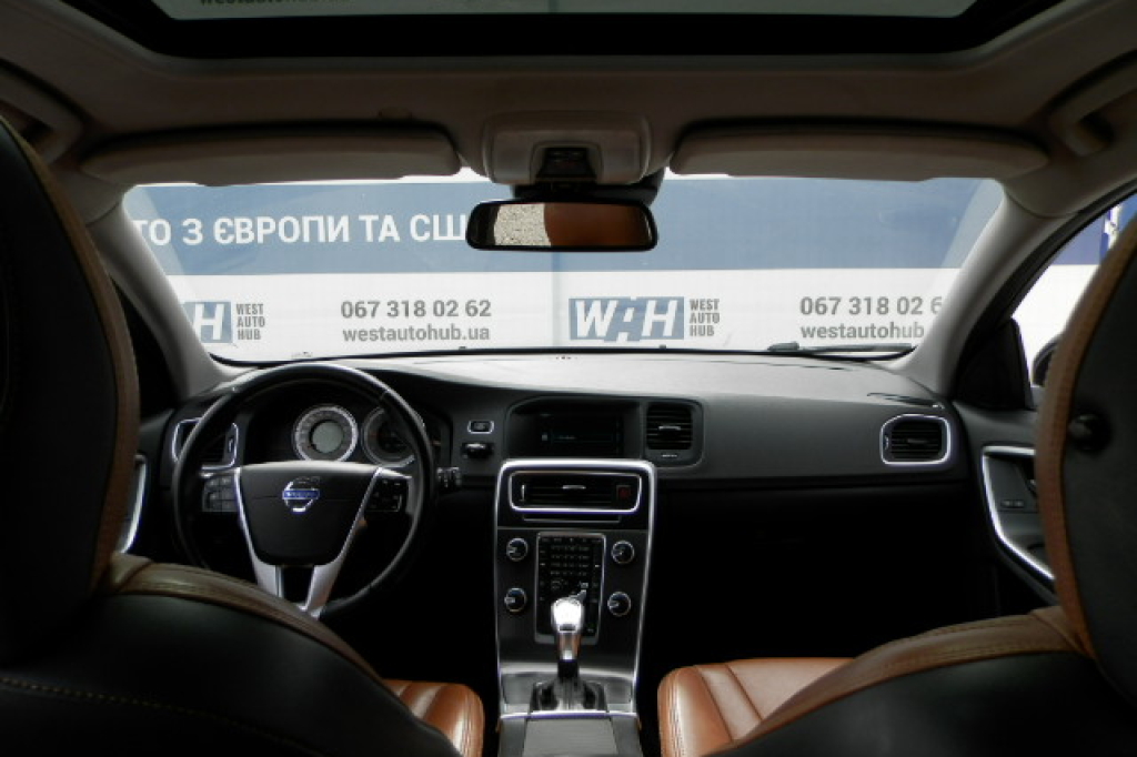Volvo V60 2012 photo 15