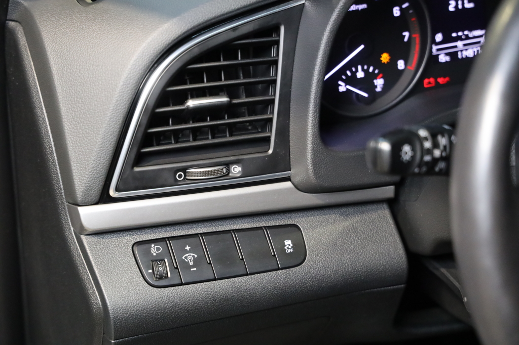 Hyundai Elantra 2016 фото 21