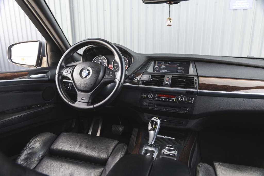 BMW X5 2010 фото 29
