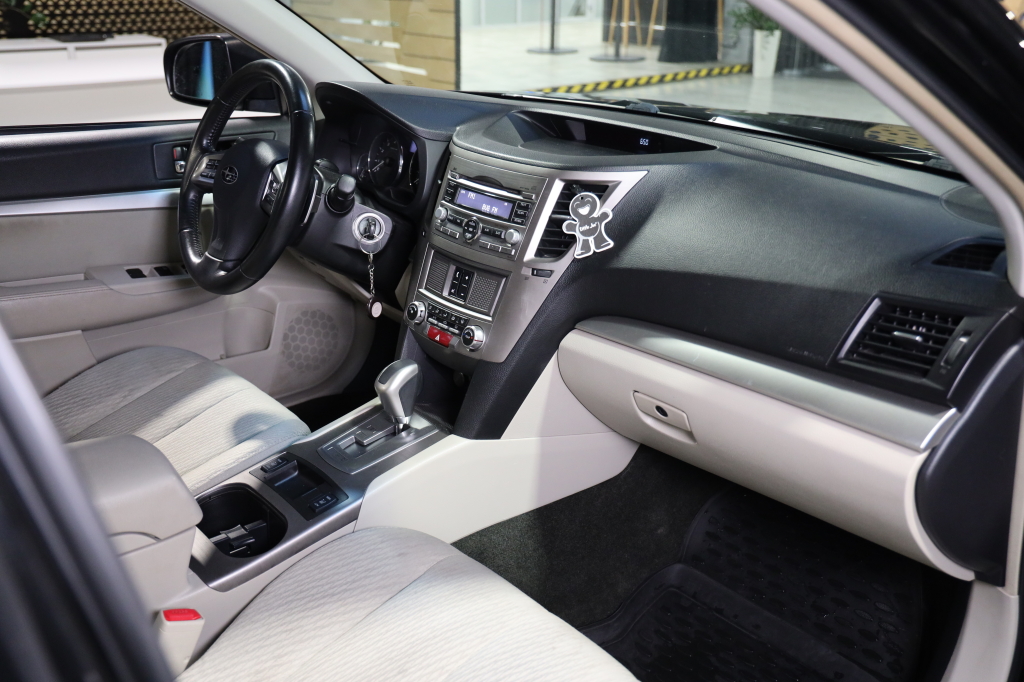 Subaru Outback 2012 photo 17