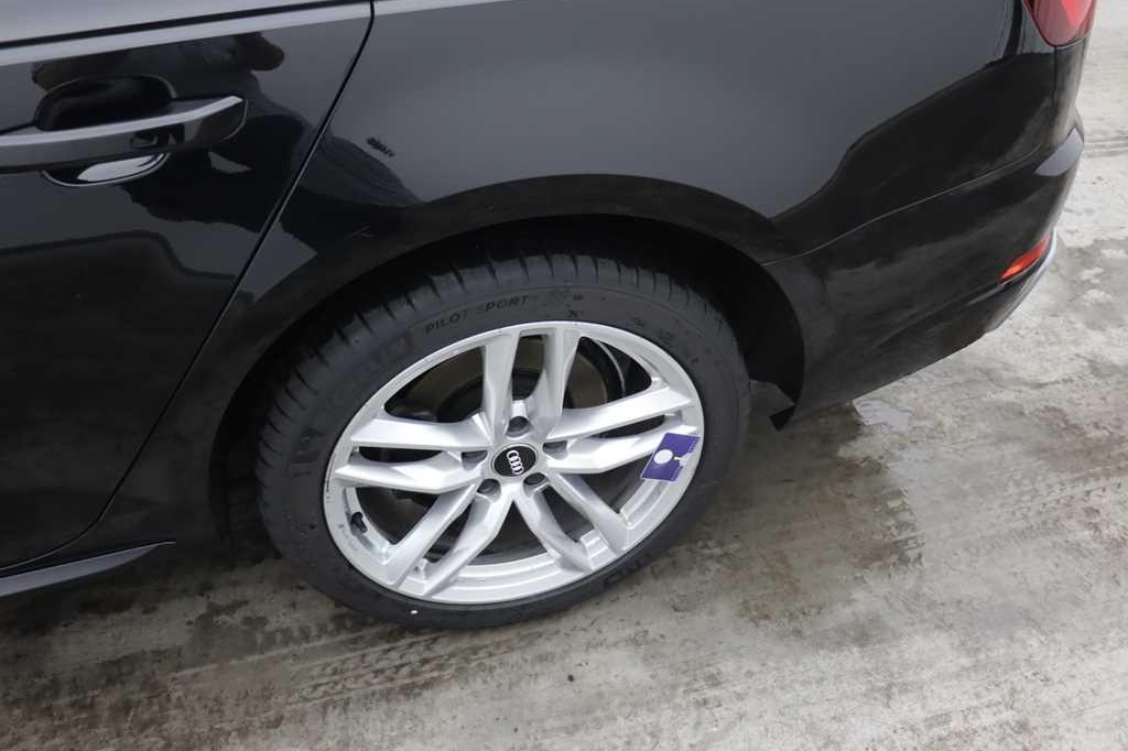 Audi A4 2019 фото 8