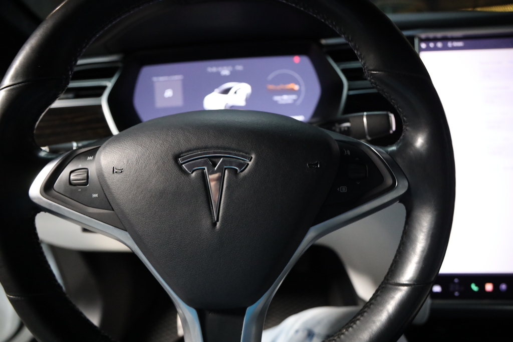 Tesla Model S 2017 фото 21