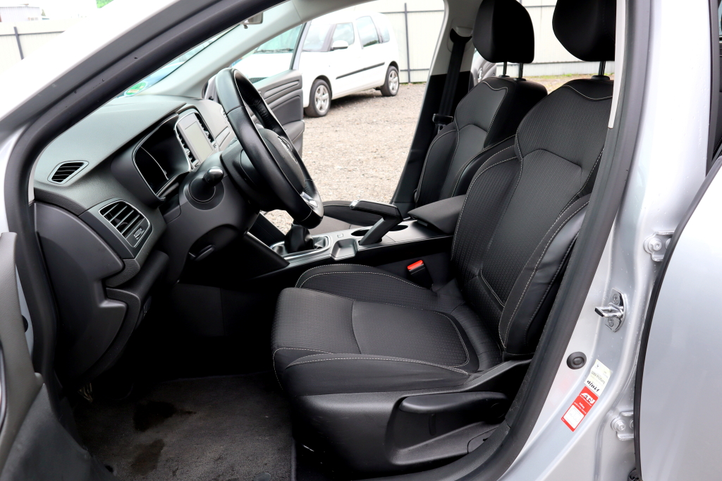 Renault Megane 2017 фото 32