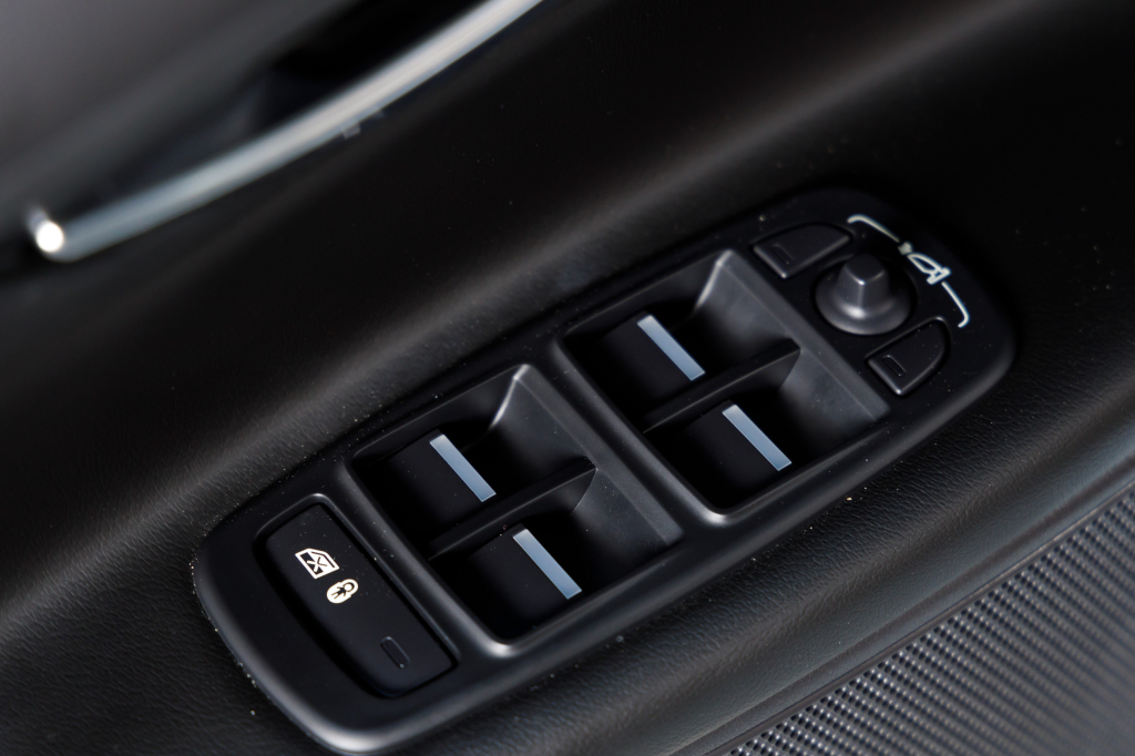 Jaguar XE 25T 2017 photo 19