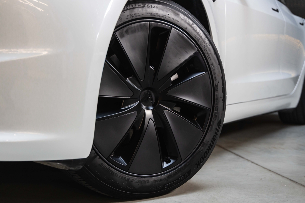 Tesla Model 3 2024 фото 2