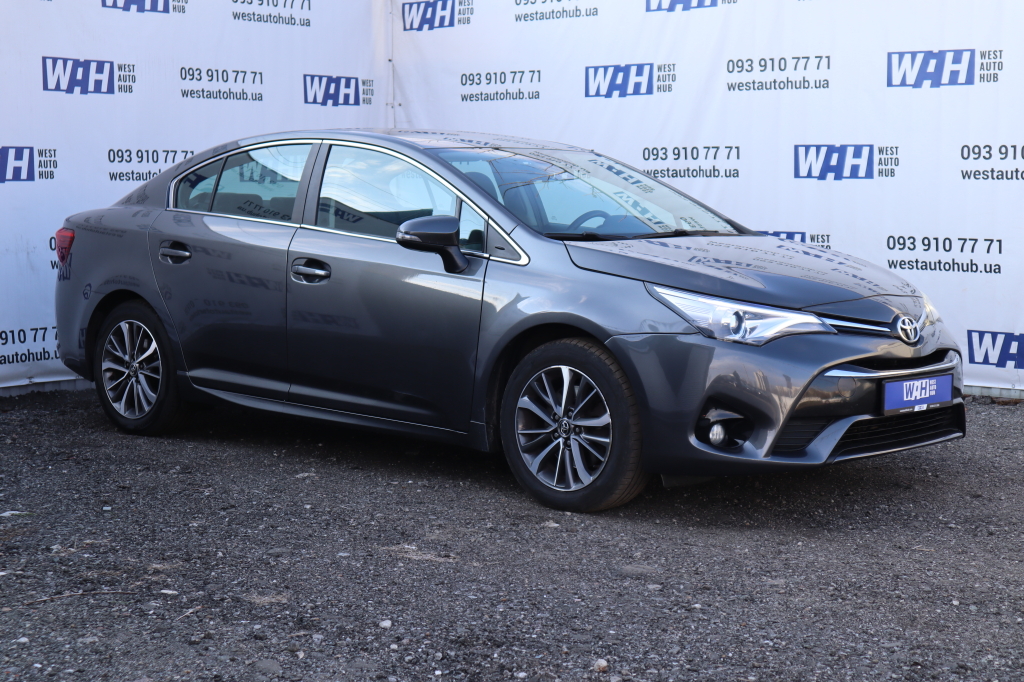 Toyota Avensis photo 2