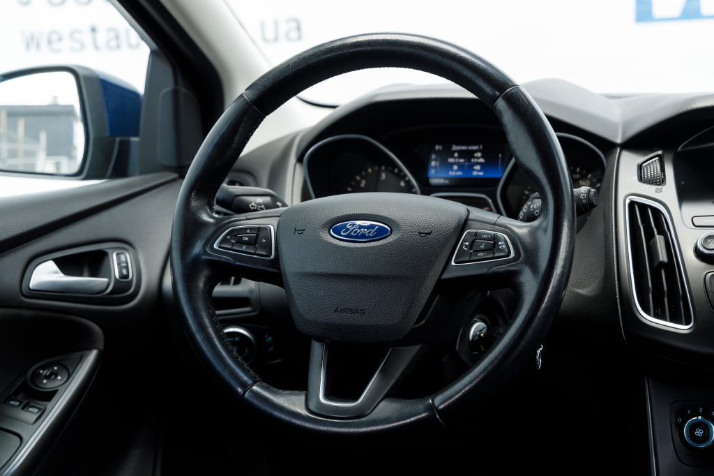 Ford Focus 2016 фото 19