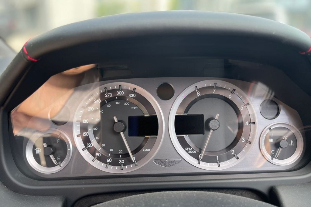 Aston Martin V8 Vantage S 2017 photo 10