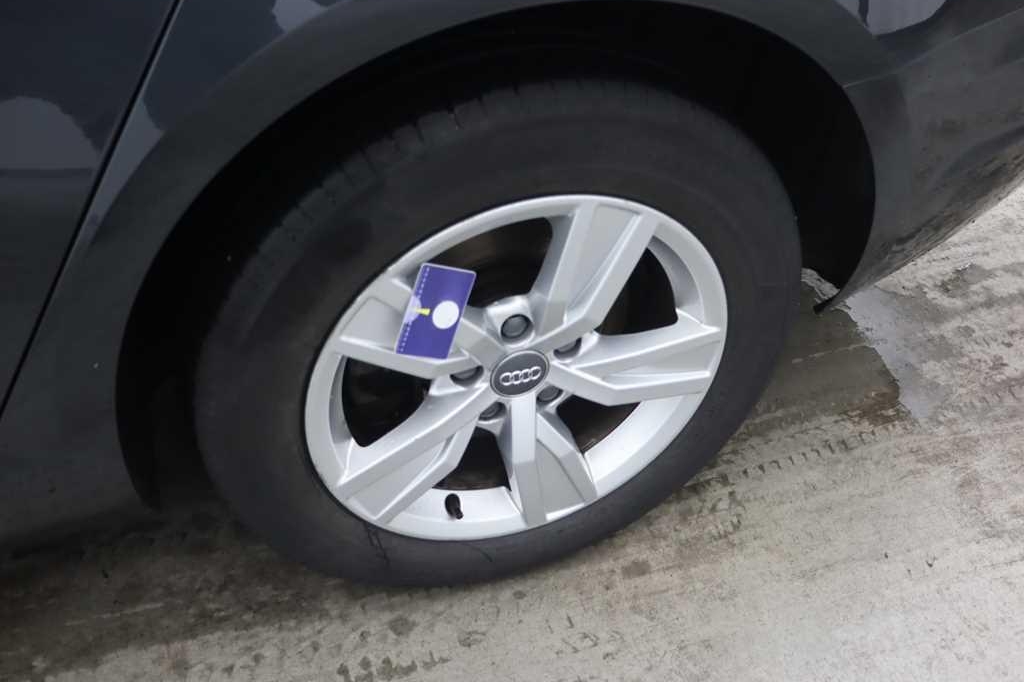 Audi A4 2017 фото 12