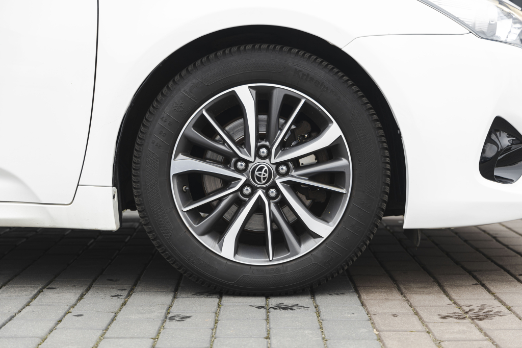 Toyota Avensis 2016 фото 6