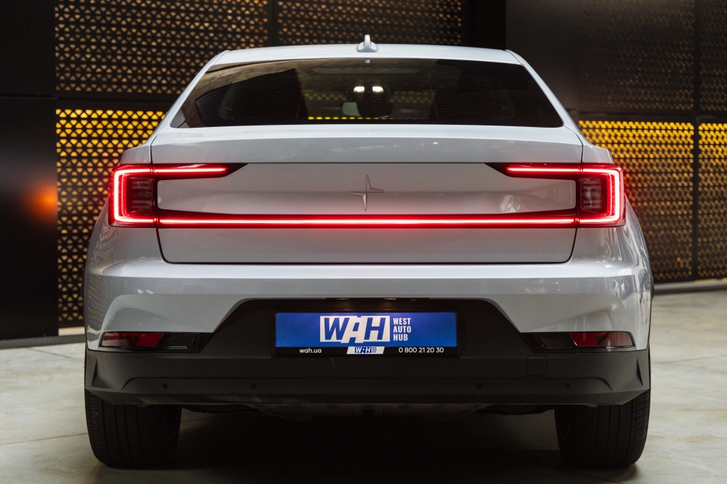 Polestar 2 2022 фото 8