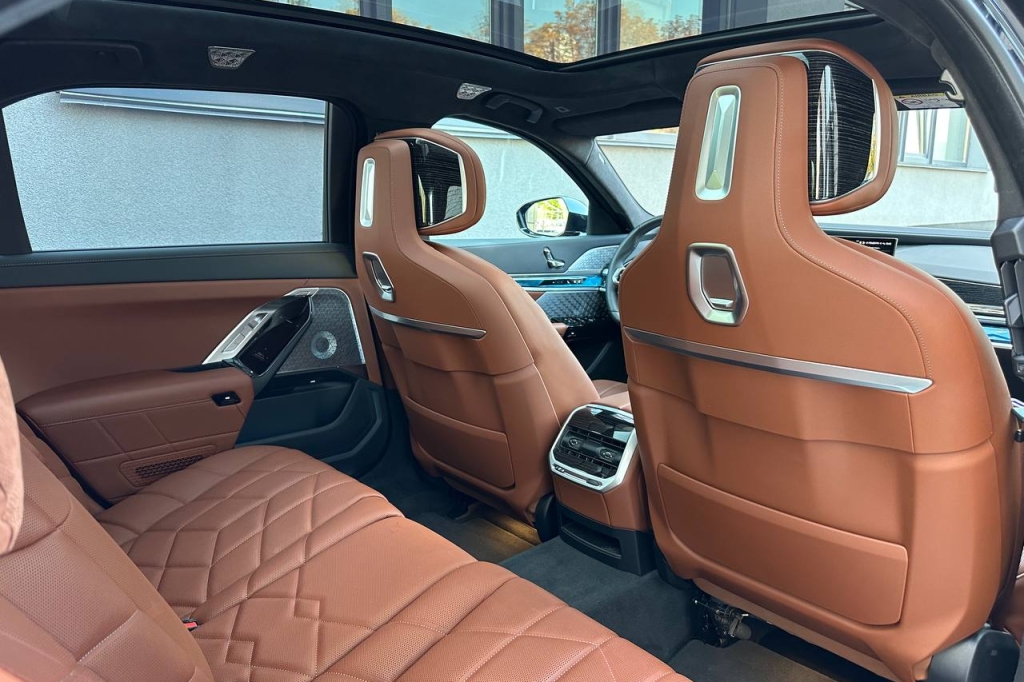 BMW 740 2023 фото 20