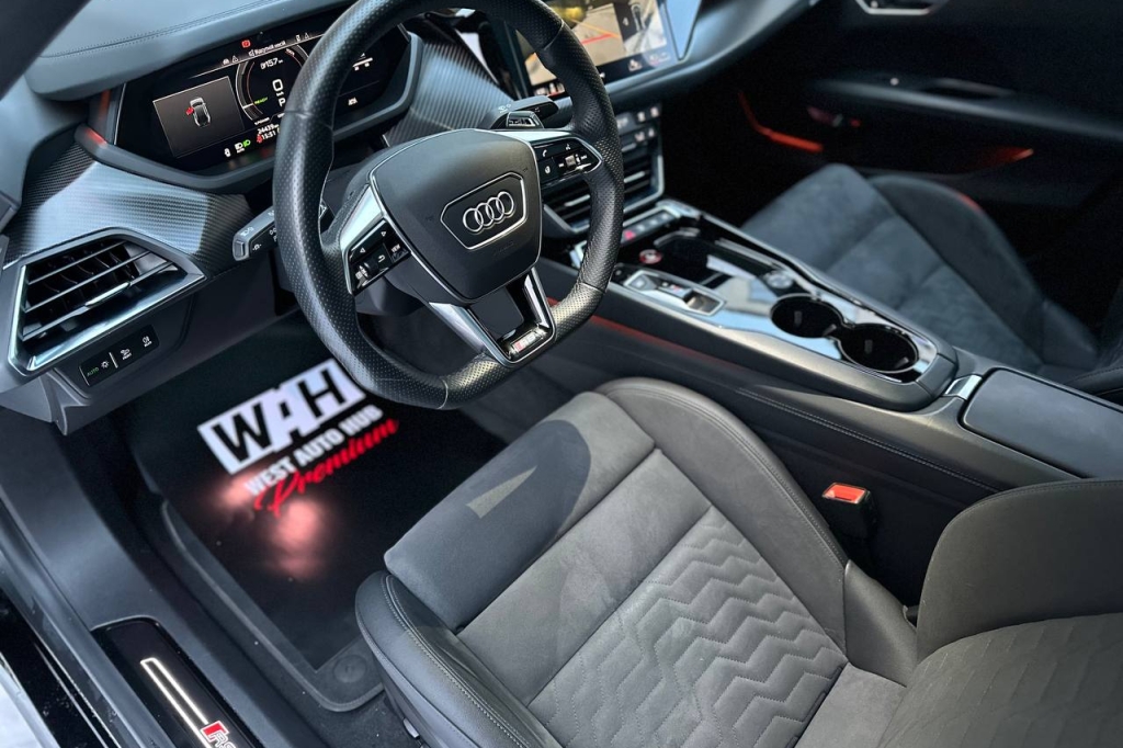 Audi RS e-tron GT 2021 фото 15
