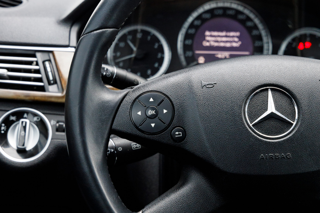 Mercedes-Benz E 200 CDI 2010 photo 22