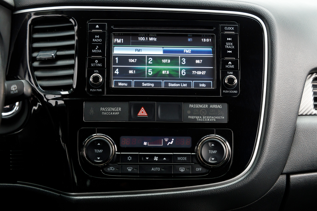 Mitsubishi Outlander 2018 фото 9