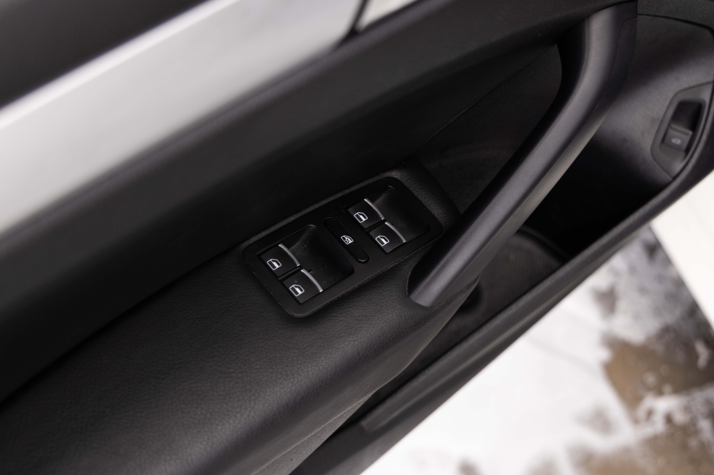 Volkswagen Passat 2012 photo 16