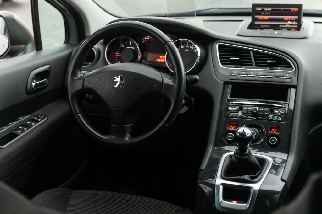 Peugeot 5008 2010 photo 19