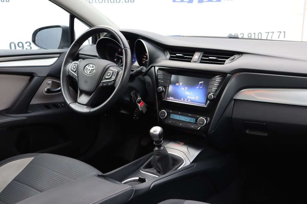 Toyota Avensis photo 13